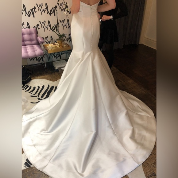 Monique Lhullier Divine Wedding Gown - Picture 4 of 4